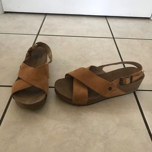 Bearpaw Renee Brown Suede Sandal: Size 8